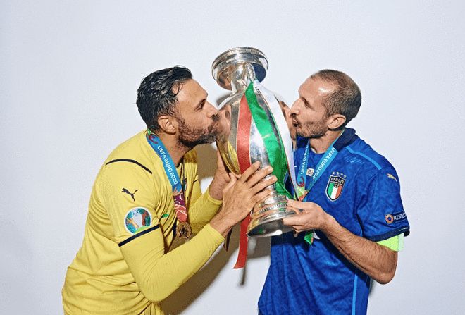 击欧足坛的 击欧足坛的