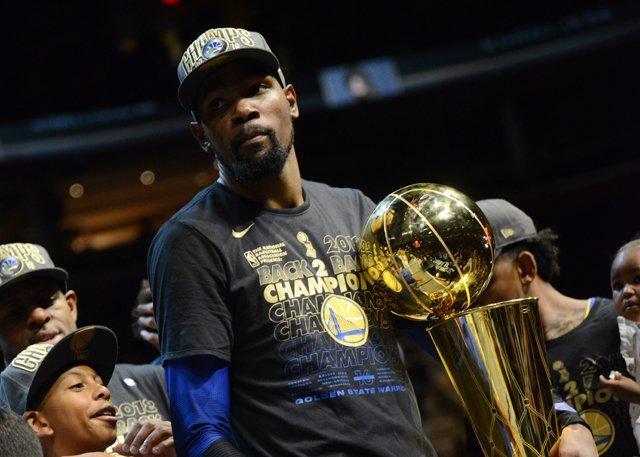 的竞争中脱 的竞争中脱